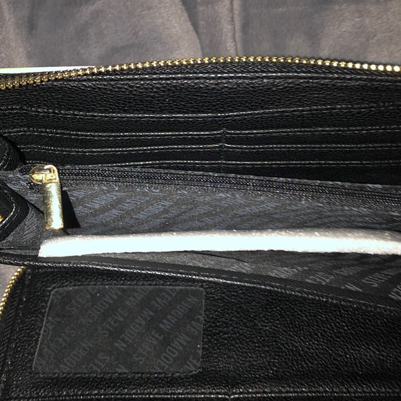 Steve Madden Blush Splatter Paint ZA Wristlet - Picture 3 of 4